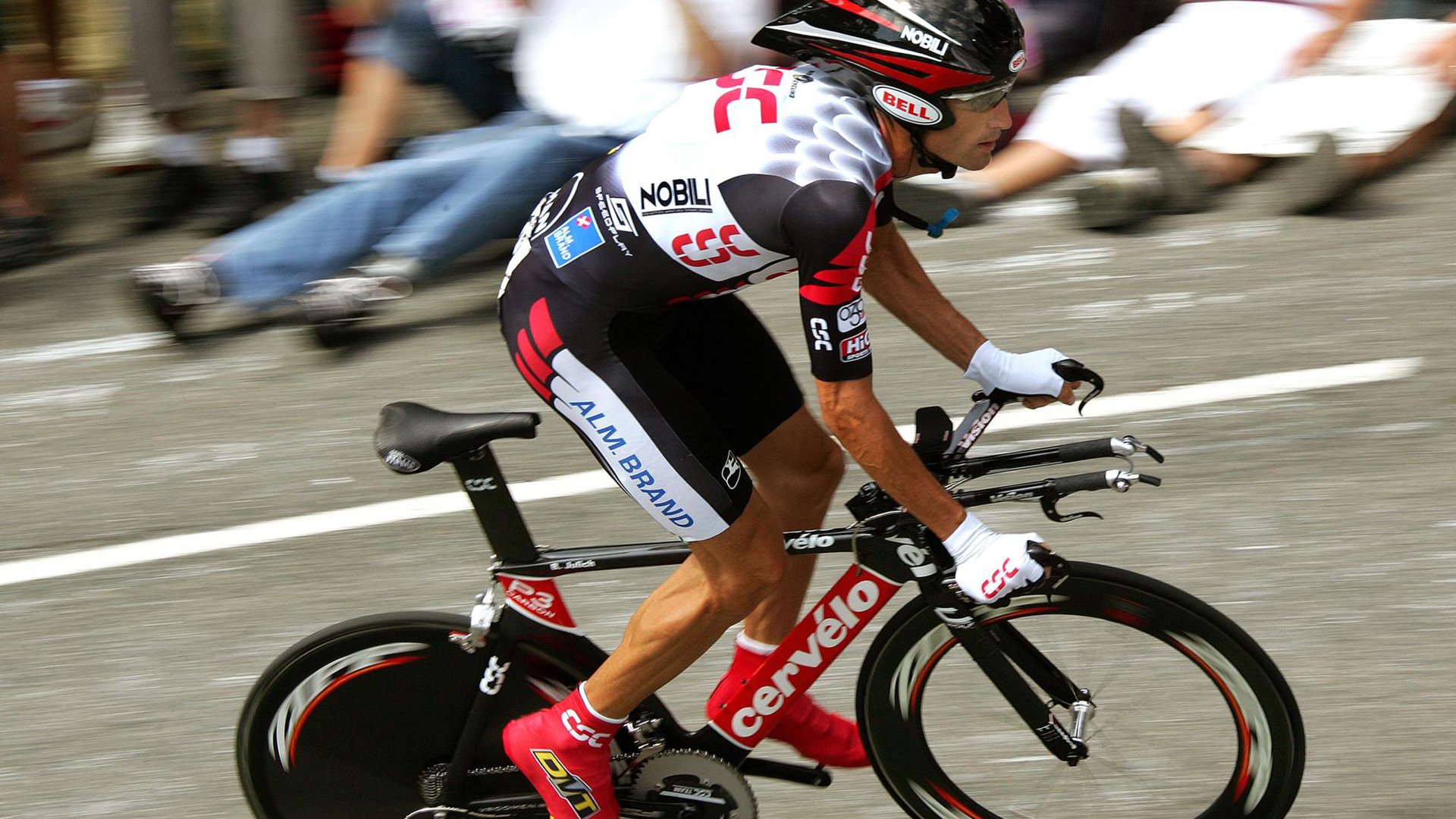 德甲：汉堡2-0完胜弗莱堡，后防线表现稳健，汉堡球队最近比赛