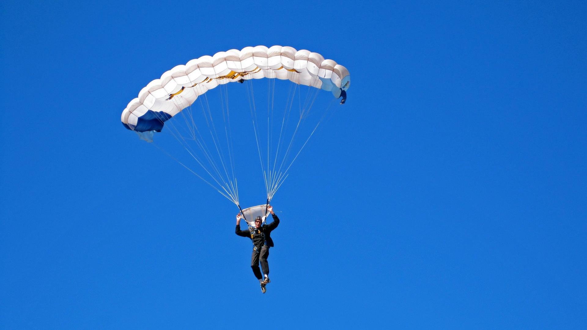 海底珊瑚礁潜水赛，探索海洋中的奇妙世界，珊瑚礁潜水和进阶潜水